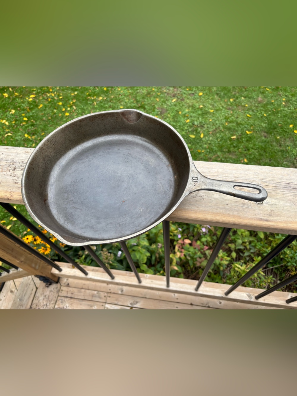 Vintage Unmarked Wagner Cast Iron Skillet No. 10 - 11 3/4" Made In USA